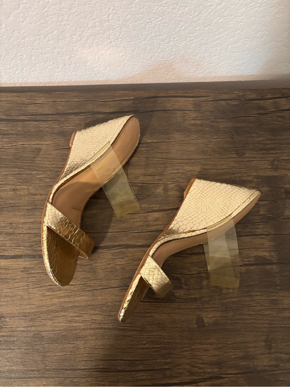 Shoes size 9 - Picture 3 of 6